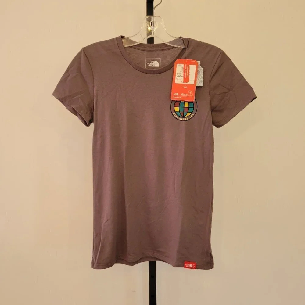 𝅺The North Face  Sustainable Tee